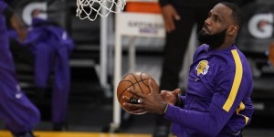 <?php the_title(); ?>