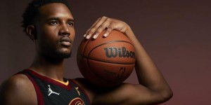 【大发扑克】除詹姆斯外最喜欢的骑士球员是？探花莫布里：欧文