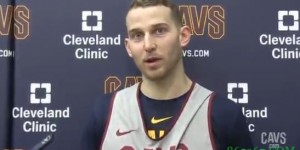 【大发扑克】美记：掘金已经裁掉了后卫尼克-斯陶斯卡斯