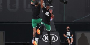 【大发扑克】绿军揭幕战首发：斯玛特、布朗、塔图姆、格威、罗威