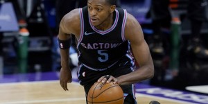 【大发扑克】如何看待欧文？福克斯：我只关心我的球队 这就是我的答案