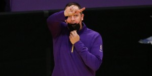 【大发扑克】队记：湖人明天不进行训练 后天全队一起看录像