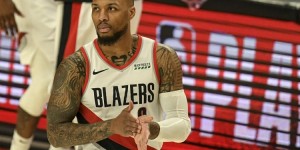 【大发扑克】利拉德第二节三分五投全中 半场轰下19分4板2助