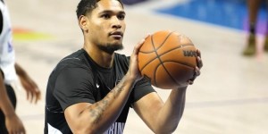 【大发扑克】Shams：火箭将把后卫戴申-尼克斯的合同转为双向合同