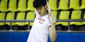 【大发扑克】曾凡博过去18个月又长高了5公分 如今已经2米11