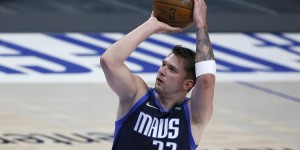 【大发扑克】基德：22岁的东契奇比那个年纪段的我出色多了