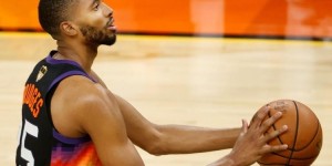 【大发扑克】官方：太阳已正式续约米卡尔-布里奇斯