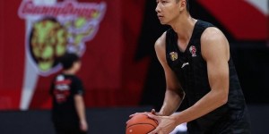 【大发扑克】新快报：阿联回归 为广东宏远新赛季争冠增添重量级砝码