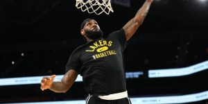 【大发扑克】韦德：詹姆斯看起来好像处在赛季中期