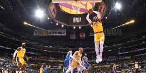 【大发扑克】湖人队再次不敌勇士季前赛遭遇5连败 最后一场将战国王