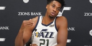 【大发扑克】怀特塞德：斯奈德教练的战术本有字典那么厚 不知道他怎么记住的