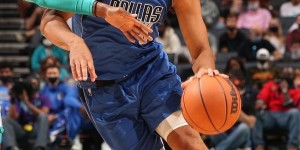 【大发扑克】官方：独行侠已执行约什-格林2022-23赛季的球队选项