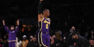 【大发扑克】威少开季前两场合计23分16板13助 三项命中率36/00/38%