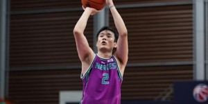 【大发扑克】可圈可点！丁彦雨航半场8投4中得到12分5篮板3助攻