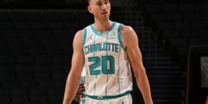 【大发扑克】美记：在黄蜂的戏份不断减少 海沃德有意离开