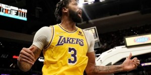 【大发扑克】美记：若詹姆斯续约 湖人不可能交易浓眉 后者的价值远低于买入时