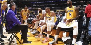 【大发扑克】湖人半场进攻70%的时间在走或站着不动 NBA所有球队中最高比例