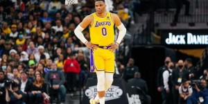 【大发扑克】威少总助攻等数据均队内第一？美记拆台：他的失误&投丢也最多