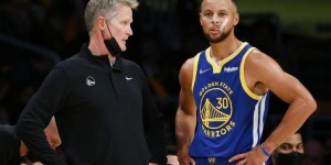 【大发扑克】库里转发科尔谈枪击案采访：??像看今晚比赛一样看这个