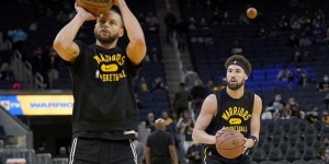 【大发扑克】基德：库里是目前系列赛状态最好的球员 他不断跑动 克莱也是一样