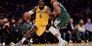 【大发扑克】文胖：字母哥在防守上的水准可能比任何时期的詹姆斯都更好