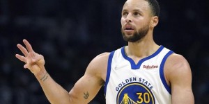 【大发扑克】库里本场抢下12个篮板 创其个人自2019年以来季后赛新高