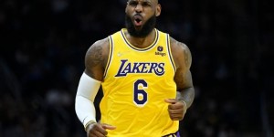 【大发扑克】詹姆斯生涯第19个赛季仍入选最佳阵容 NBA历史首人