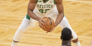 【大发扑克】双塔！季后赛罗威&霍福德同时在场76分钟 防守效率为91.2