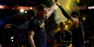 【大发扑克】评价太阳对独行侠这轮比赛？库里：高水平 当个球迷享受两场抢七