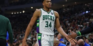 【大发扑克】字母连续4年全票入选最佳阵容一阵 NBA近50年来首位！