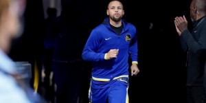 【大发扑克】只出手5次三分？库里：是有点怪 我会搞清楚独行侠用了什么策略