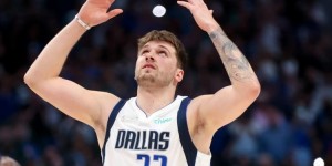 【大发扑克】东契奇生涯前4季至少3次入选最佳阵容一阵 NBA和ABA合并以来第4位