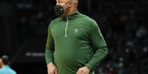 【大发扑克】美记：哈姆是詹姆斯中意的主帅人选 斯托茨是否会获得尊重受质疑