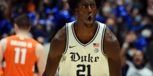 【大发扑克】记者：AJ-格里芬有伤病隐患 你得拿到体检报告 不然就是在掷骰子