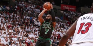 【大发扑克】表现优异！杰伦19中10砍下25分4板 首节4失误&后三节0失误