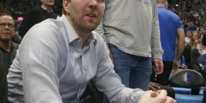 【大发扑克】现场督战！诺维茨基和马克-库班来到大通中心观战西决G1