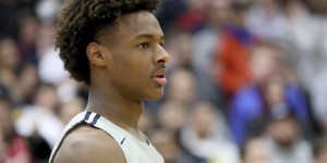 【大发扑克】亲历者忆02年詹姆斯试训骑士：天选之子 两个NBA球员都难挡他扣篮