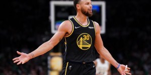 【大发体育】库里总决赛至今场均30+且命中率达50%/45% 此前仅乔丹&KD完成过