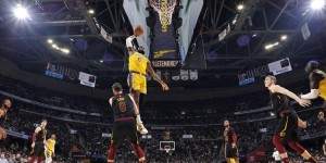 【大发体育】詹姆斯生涯客场场均得分前二：对阵骑士33.9分&对阵热火30.1分