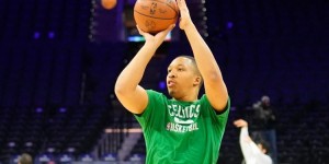 【大发体育】格威：这支绿军没有很多短板 既能打大阵容也能打小阵容