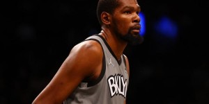 【大发体育】迈克-詹姆斯调侃：KD一直在练左手跳投 练一年半了还是很糟糕