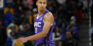 【大发体育】队记：基根-穆雷右手腕伤势恢复良好 已经可以用双手投篮了