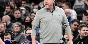 【大发体育】队记：雄鹿主帅布登因脚踝伤势将缺席今日比赛 查尔斯-李代理执教