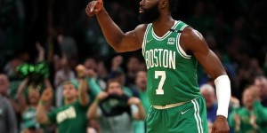 【大发体育】就是失误多了点~杰伦-布朗全场15投9中 得到23分4板3助5失误