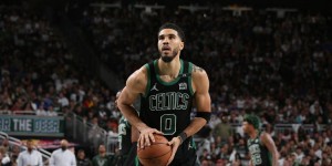 【大发体育】中规中矩！塔图姆15中8 三分10中5 砍下23分4篮板3助攻 率队大胜