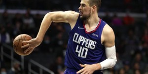 【大发体育】擎天白玉柱！祖巴茨赛季第5场至少10分10板2帽 联盟第2仅次于阿伦