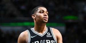 【大发体育】筐都砸歪！凯尔登-约翰逊12投仅1中 三分7投全失 上半场仅2分