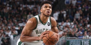 【大发体育】字母过去三场场均12.7分 三项命中率34% 20% 56%