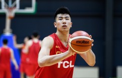 【大发扑克】媒体人：邹雨宸参与北控男篮队内训练