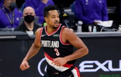 【大发扑克】麦科勒姆：明日将检查左脚康复情况 但并非评估能否上场